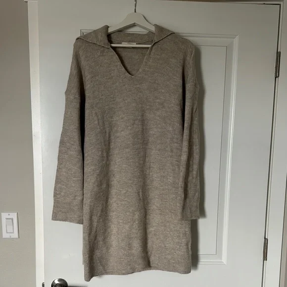 H&M Long Sleeve V-Neck Sweater Dress